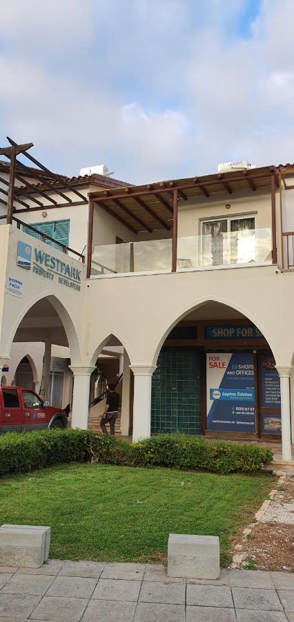 Poseidon'S Limnaria Apartment Paphos Eksteriør billede
